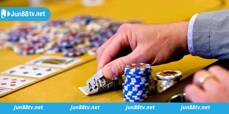 Luật Poker Jun88 đơn giản, dễ hiểu